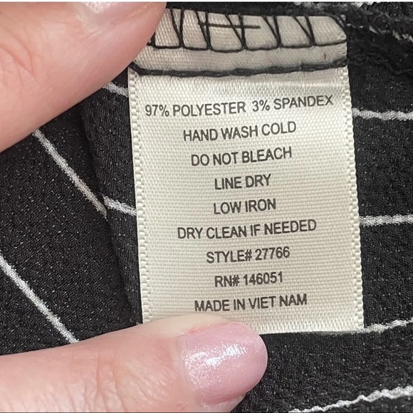 Monteau Black White Striped Sleeveless Blouse Henley Neck Chest Flap Pockets M - Picture 3 of 4